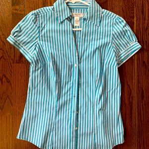 Women’s structured shirt sleeve blouse